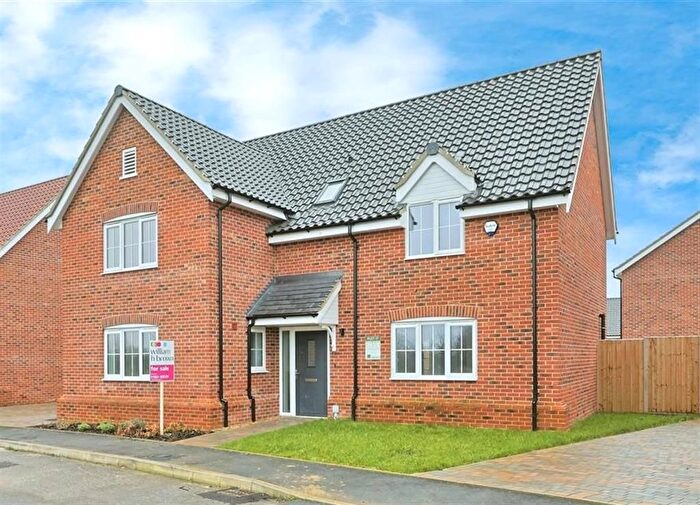 4 Bedroom Detached House For Sale In Roundhouse Way, Yaxham, Dereham, NR19