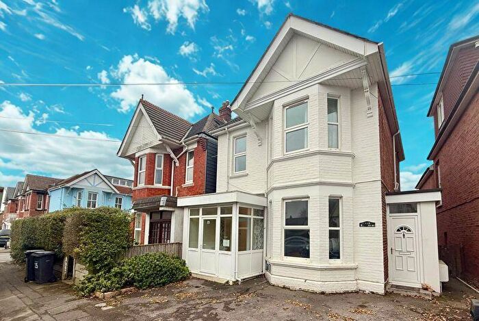 2 Bedroom Flat For Sale In Harvey Road, Pokesdown, BH5