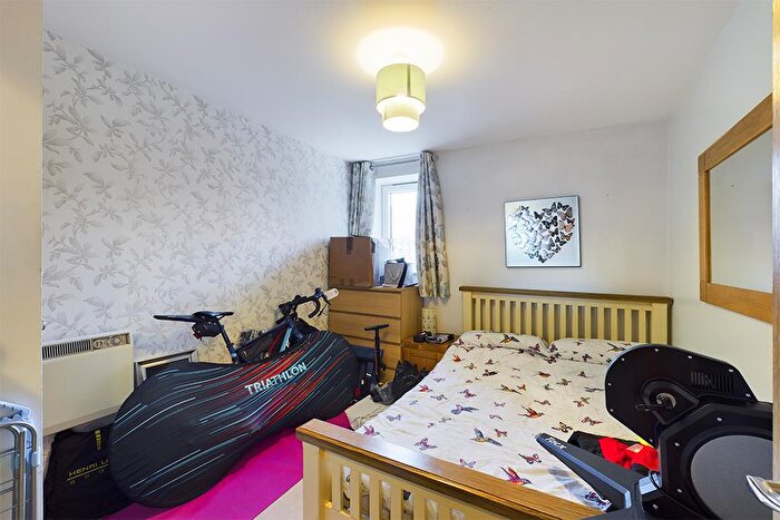 2 Bedroom Apartment To Rent In Orchard Place, Southampton, Hampshire, SO14