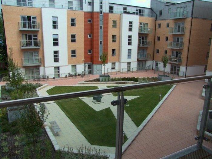 2 Bedroom Flat To Rent In Queen Mary Avenue, London, E18