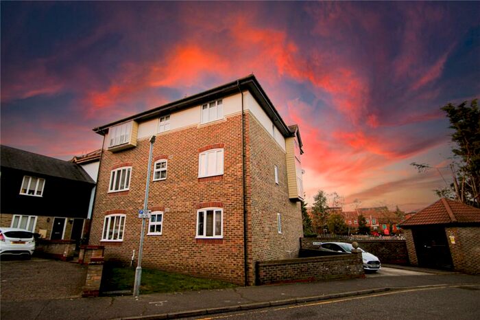 1 Bedroom Apartment To Rent In Nicholsons Grove, Colchester, Essex, CO1