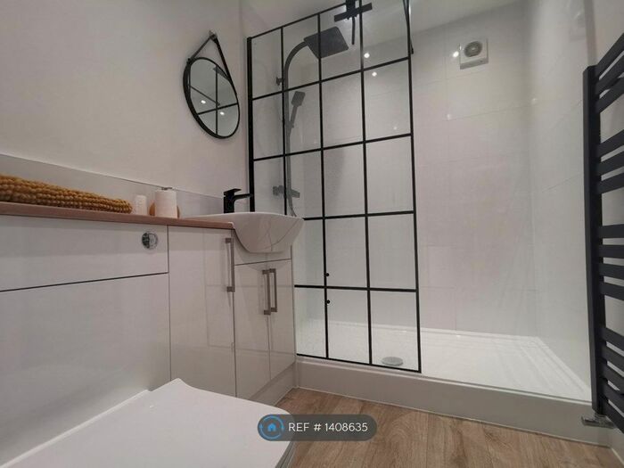 2 Bedroom Flat To Rent In Swan Lane, Kelvedon Hatch, Brentwood, CM15