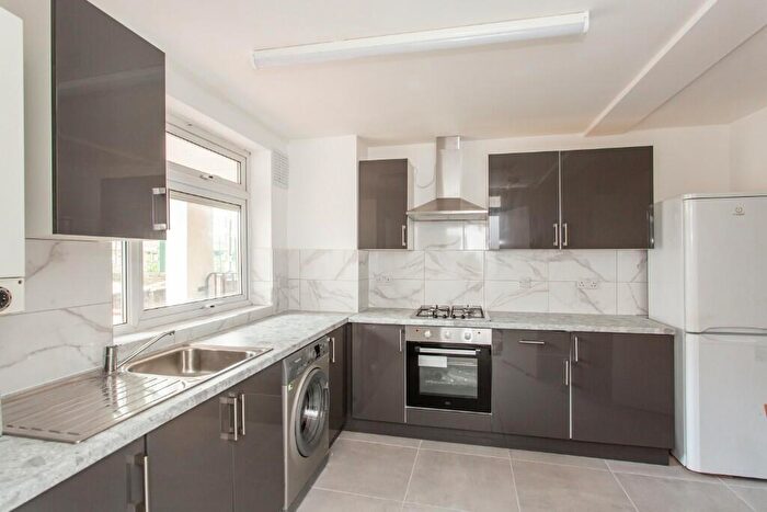 4 Bedroom Ground Maisonette To Rent In Trellis Square, London, E3