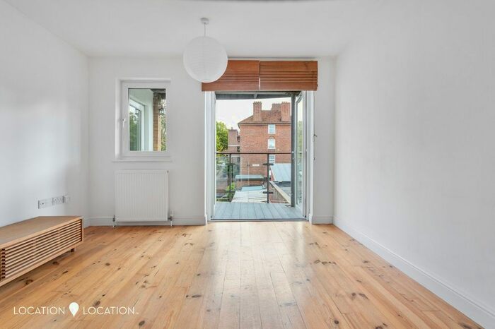 2 Bedroom Flat To Rent In Lordship Grove, Yew Tree Court, N16