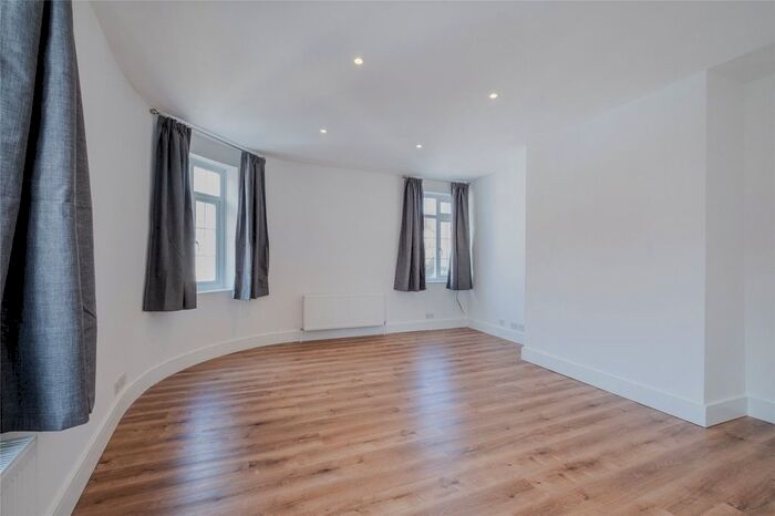2 Bedroom Flat To Rent In Streatham High Road, London, SW16