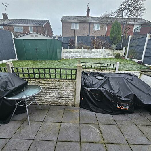 3 Bedroom Semi-Detached House For Sale In Whitewater Road, Ollerton, Newark, NG22