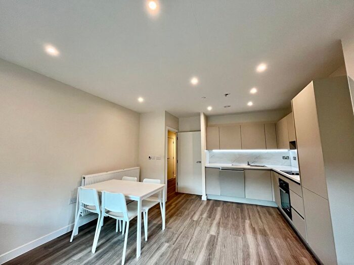 3 Bedroom Flat To Rent In Forest Road, London, E17