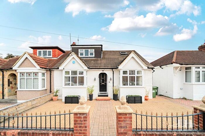 4 Bedroom Bungalow For Sale In Hill Crescent, Hornchurch, RM11