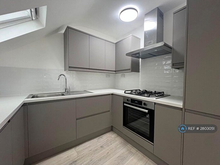 3 Bedroom Maisonette To Rent In Crown Street, Reading, RG1