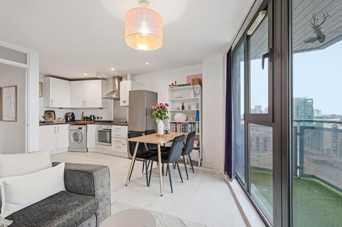 1 Bedroom Flat For Sale In Fondant Court, Bow, E3