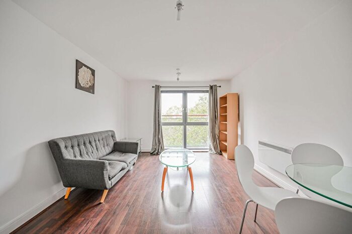 1 Bedroom Flat For Sale In Harry Zeital Way, Hackney, London, E5