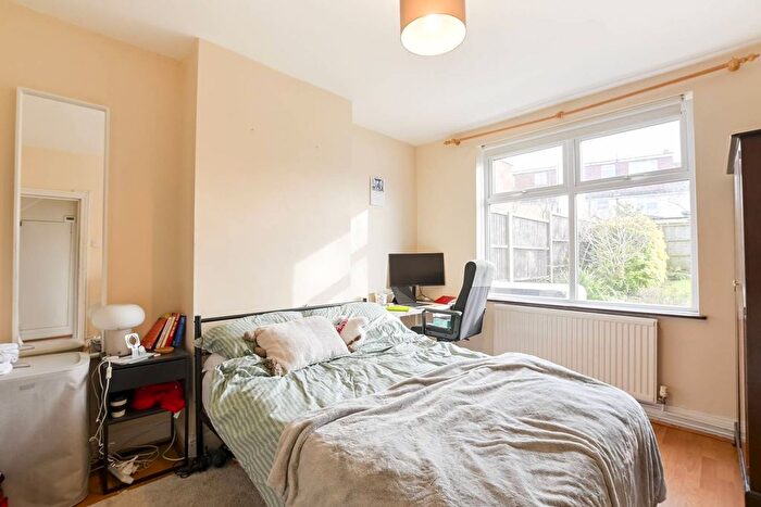 3 Bedroom Semi-Detached House To Rent In Broadwater Road, Tooting Broadway, London, SW17