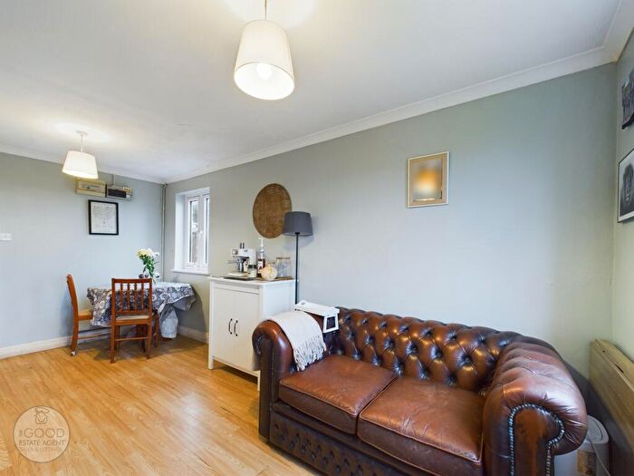 2 Bedroom Detached House For Sale In Portway, Hereford, HR4