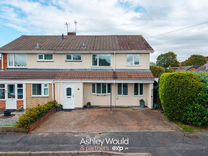 3 Bedroom Semi Detached House For Sale In Earlswood Road, Kingswinford, DY6