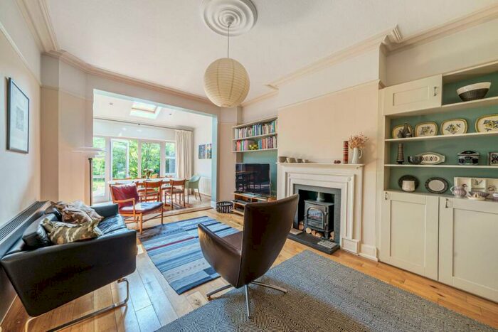 6 Bedroom Semi-Detached House For Sale In Elgin Road, Alexandra Park, N22