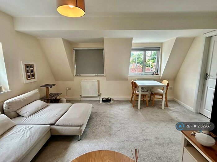 1 Bedroom Flat To Rent In High Street, Harpenden, AL5