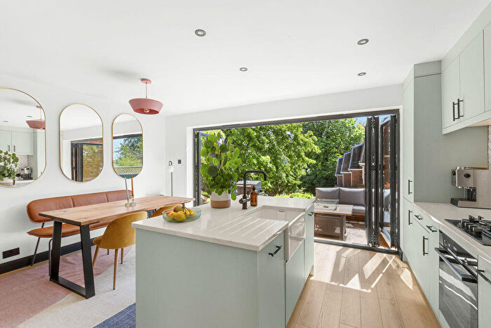 4 Bedroom End Of Terrace House For Sale In The Haystacks, High Wycombe, HP13