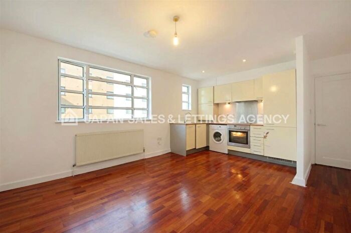 2 Bedroom Flat To Rent In Longfield House -, Uxbridge Road, Ealing, W5