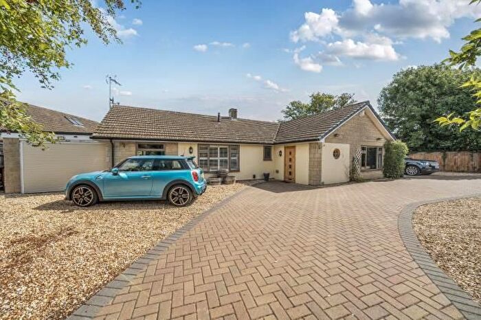 4 Bedroom Detached Bungalow For Sale In Carterton, Oxfordshire, OX18