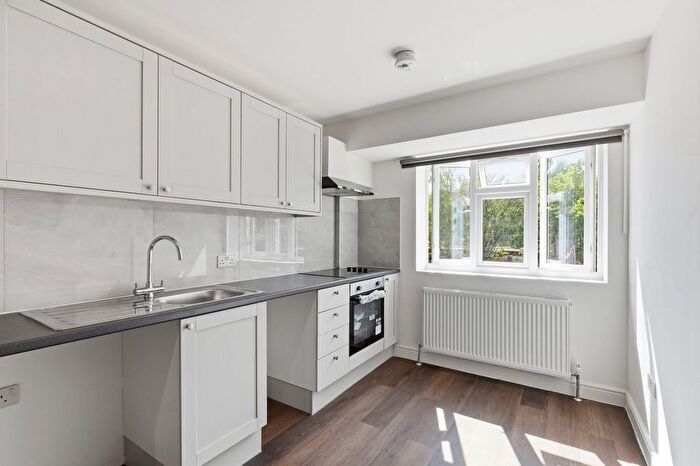 2 Bedroom Flat To Rent In Worsley Bridge Road, London, SE26