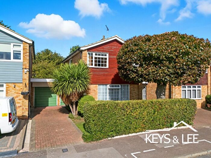 3 Bedroom Detached House For Sale In Turpin Avenue, Romford, RM5