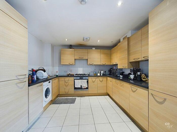 3 Bedroom Flat To Rent In Springfield Road, Brighton, BN1
