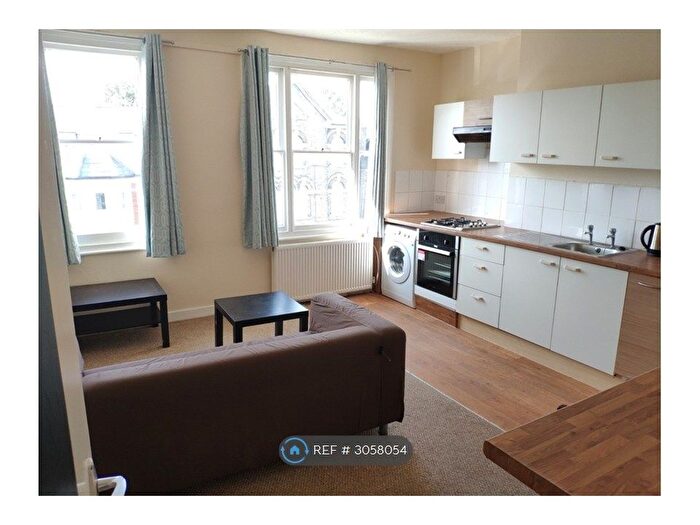 2 Bedroom Flat To Rent In Endlesham Road, London, SW12