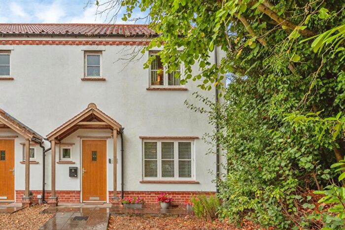 3 Bedroom Semi-Detached House For Sale In Fengate, Marsham, Norwich, NR10