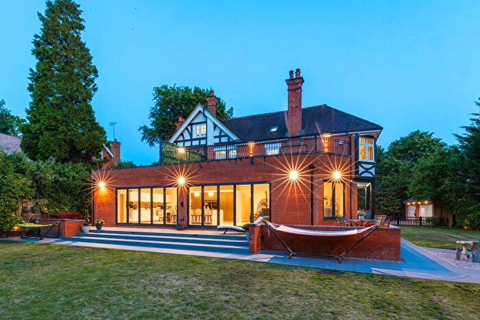 6 Bedroom Detached House For Sale In Dukes Ride, Crowthorne, RG45