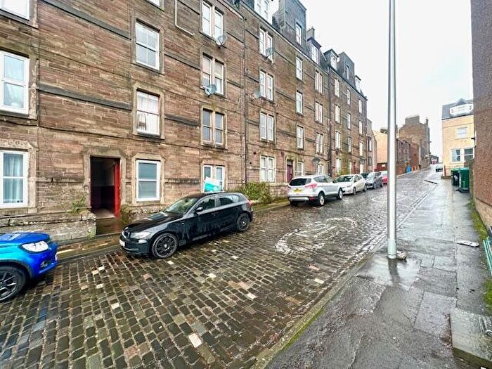 2 Bedroom House To Rent In Step Row, Dundee, DD2