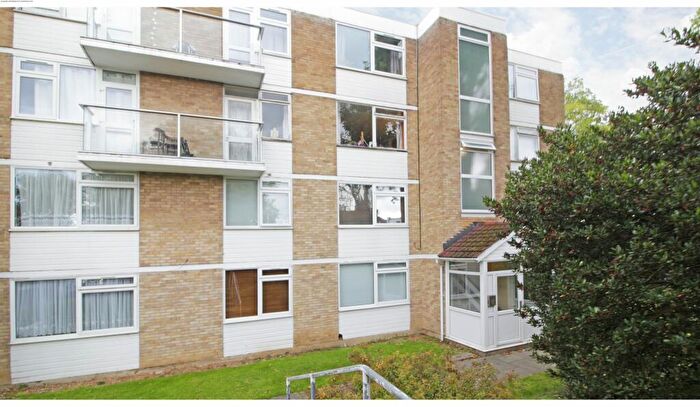 1 Bedroom Flat To Rent In Pickwick Court, London, SE9