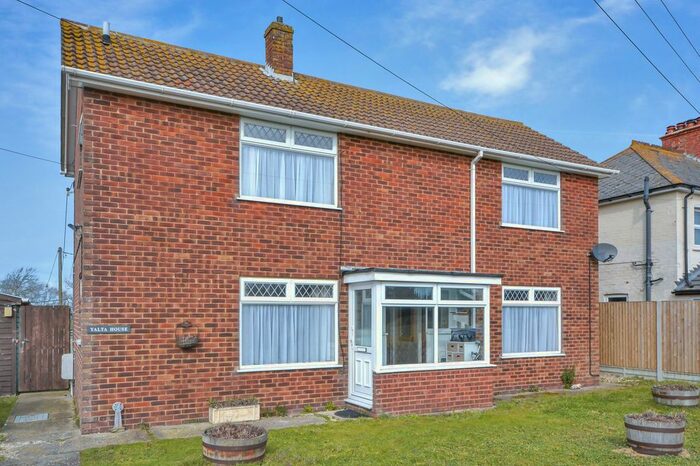 3 Bedroom Detached House For Sale In Romney Road, Lydd, TN29