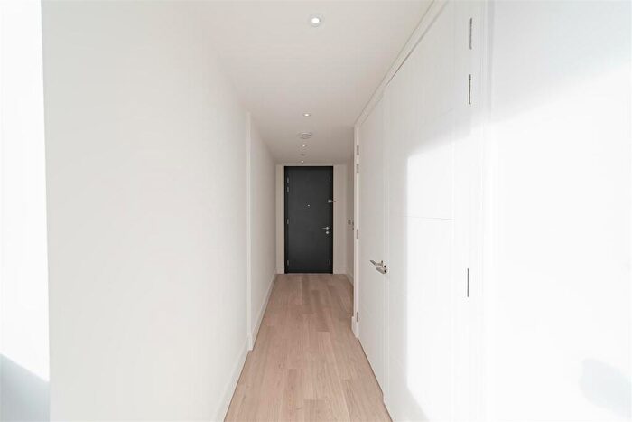 2 Bedroom Apartment To Rent In Bollinder Place, London, EC1V