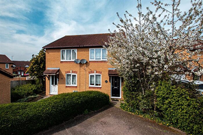 2 Bedroom Property To Rent In Bantock Close, Browns Wood, Milton Keynes, MK7