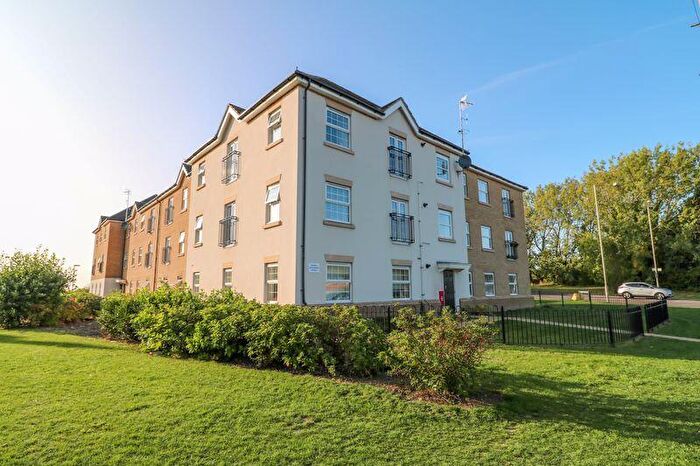 2 Bedroom Apartment For Sale In Limestone Grove, Dunstable, LU5