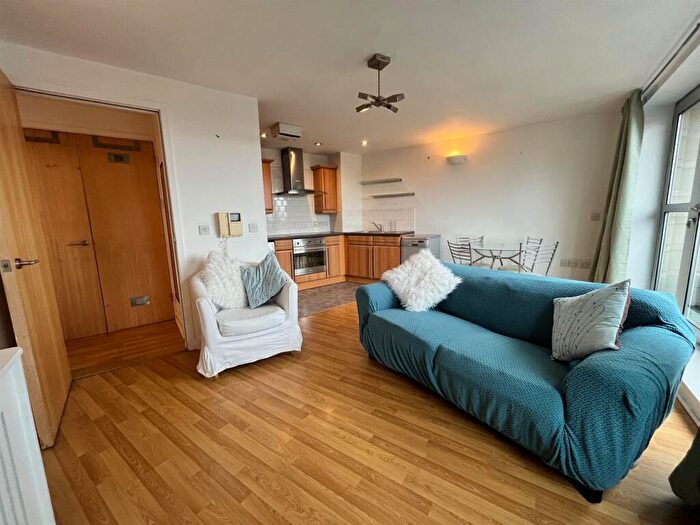 2 Bedroom Apartment To Rent In Chapel Point, Chapel Street, Salford, M3