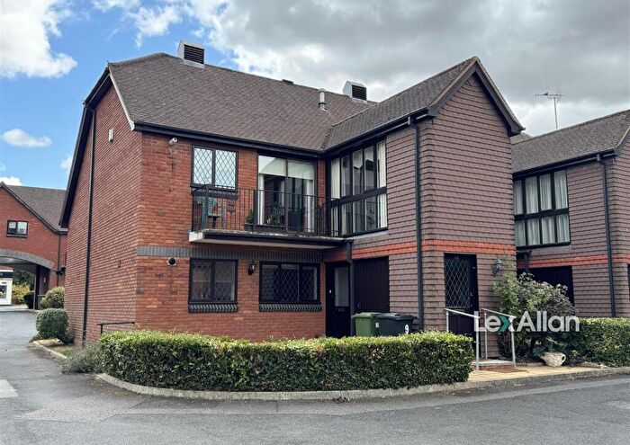 2 Bedroom Apartment For Sale In Stuarts Court, Hagley, DY9