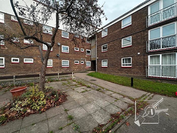 2 Bedroom Flat To Rent In Malvern House, Northfleet, Gravesend, DA11
