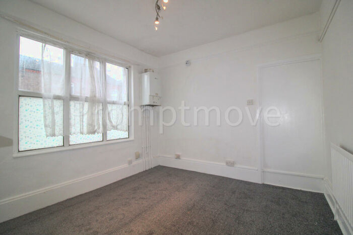 Studio To Rent In Lyndhurst Road Luton, LU1
