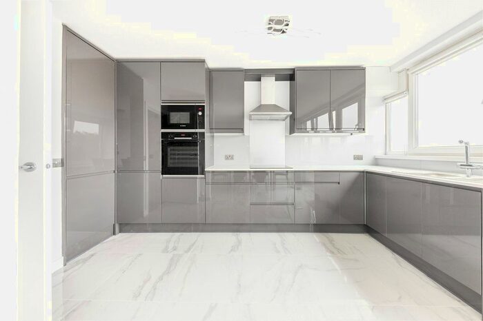 3 Bedroom Flat To Rent In Lakeview Court, Wimbledon Park Road, Wimbledon, SW19