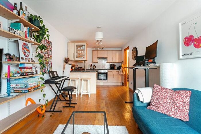 1 Bedroom Flat For Sale In Temple Street, London, E2