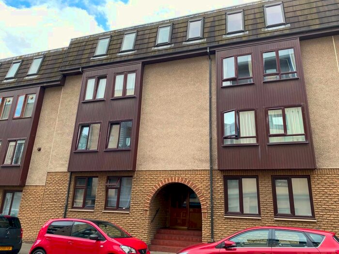 2 Bedroom Flat To Rent In Lochrin Place, Tollcross, Edinburgh, EH3