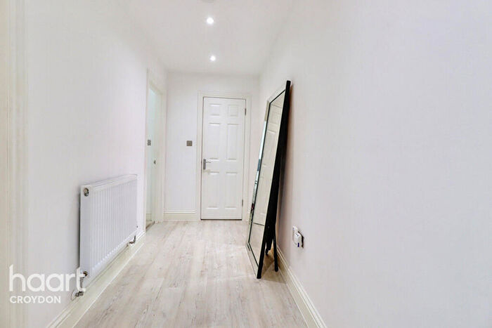 2 Bedroom Maisonette For Sale In Moreton Road, South Croydon, CR2