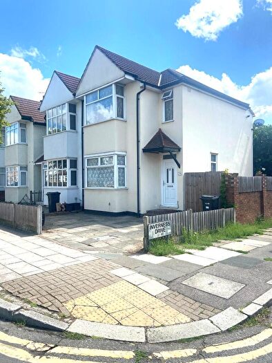 3 Bedroom End Of Terrace House To Rent In New North Road, Ilford, London, IG6