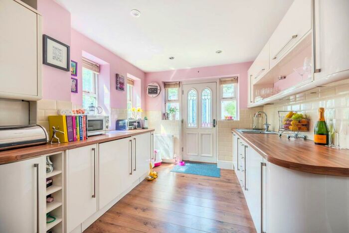 2 Bedroom Flat To Rent In Burns Road, Harlesden, London, NW10