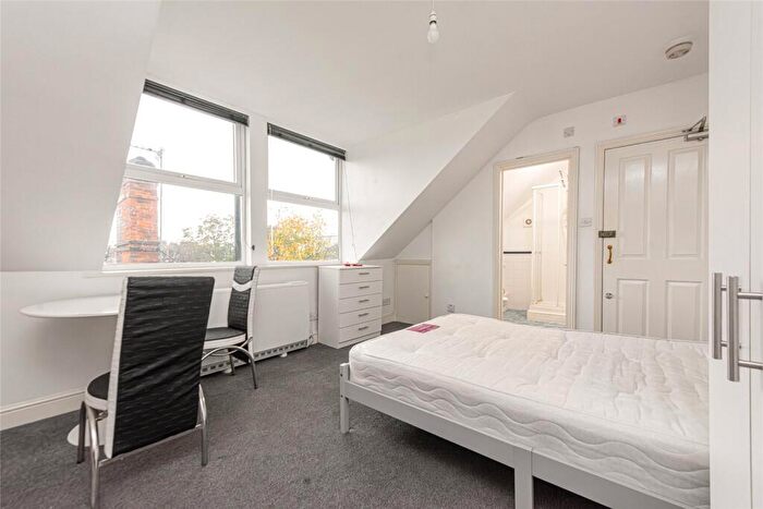 Apartment To Rent In Palmerston Road, Wood Green, London, N22