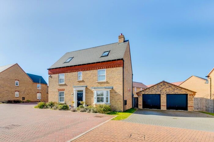 6 Bedroom Detached House To Rent In Jackdaw Drive, Wixams, MK42