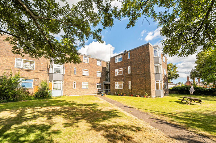 2 Bedroom Flat To Rent In Eastgate Street, Winchester, Hampshire, SO23
