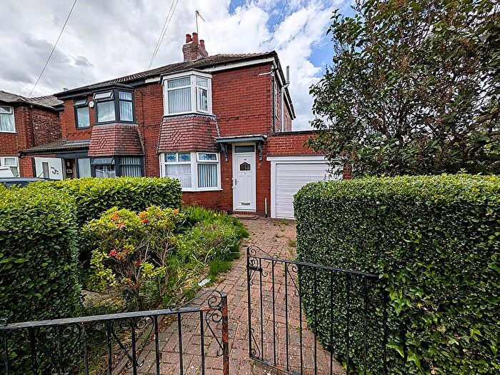 3 Bedroom Semi-Detached House For Sale In Owler Lane, Chadderton, Oldham, OL9