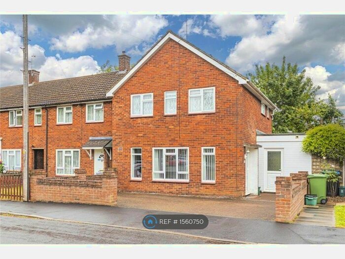 3 Bedroom Flat To Rent In Bathurst Road, Hemel Hempstead, HP2